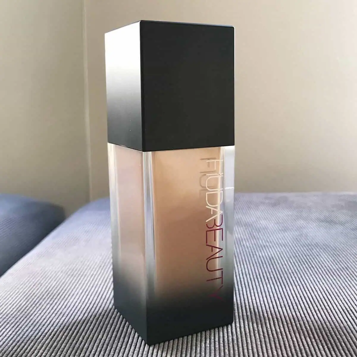کرم پودر فول کاور هدی بیوتی HUDA BEAUTY