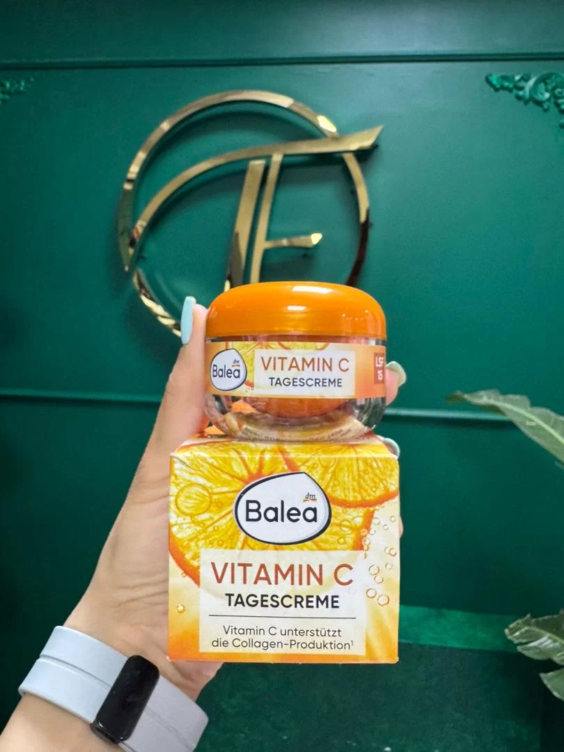 کرم روز روشن کننده پوست Vitamin C باله آ
